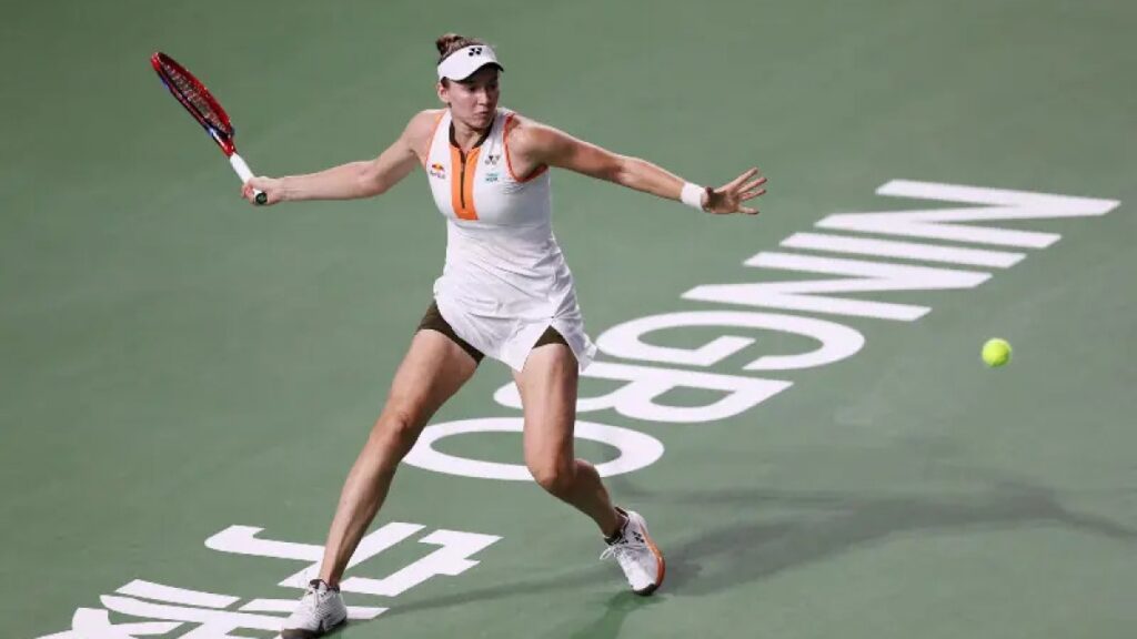 Елена Рыбакина вышла в полуфинал Итогового турнира WTA