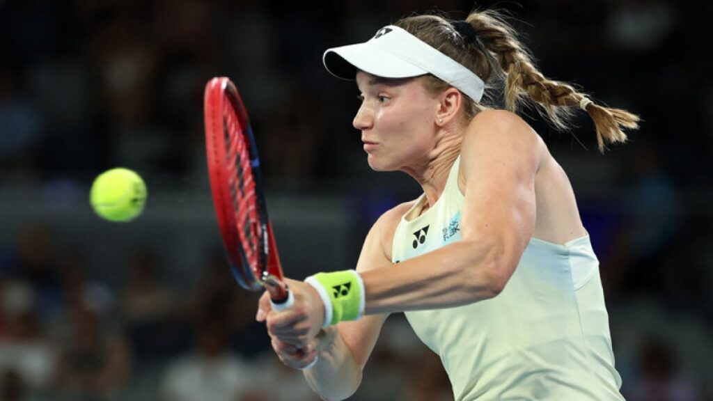 Елена Рыбакина обыграла чемпионку пяти турниров Большого шлема