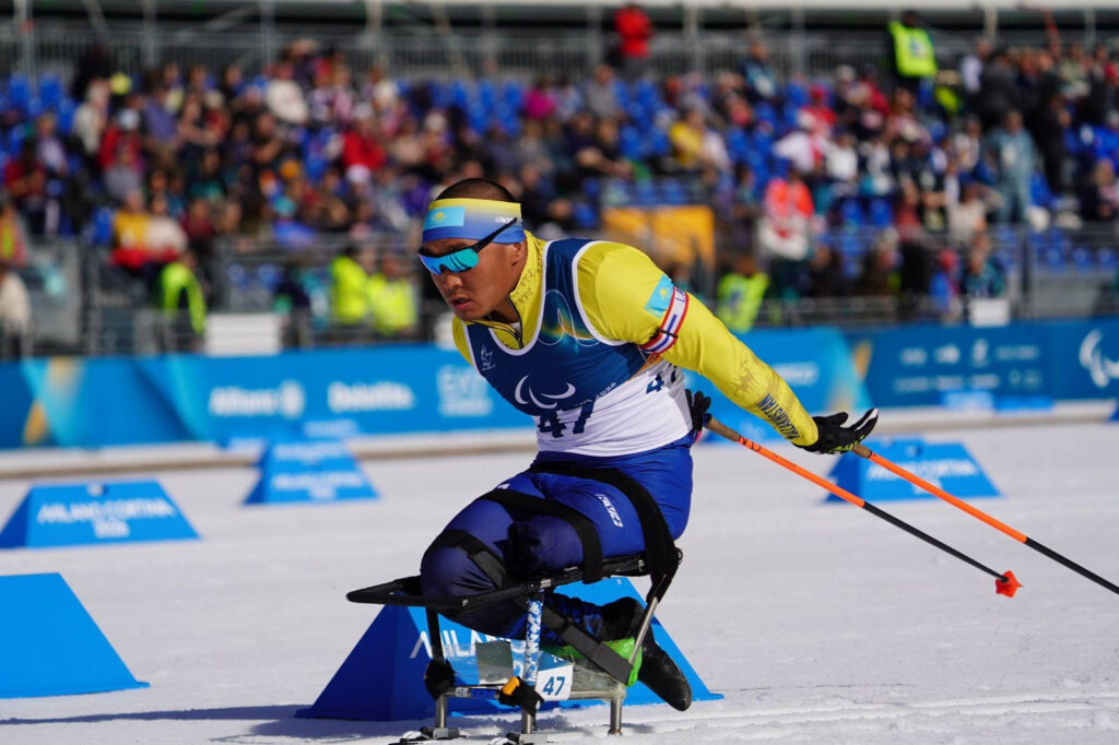 Казахстанец Ербол Хамитов выиграл золото на Паралимпиаде-2026 Лыжи