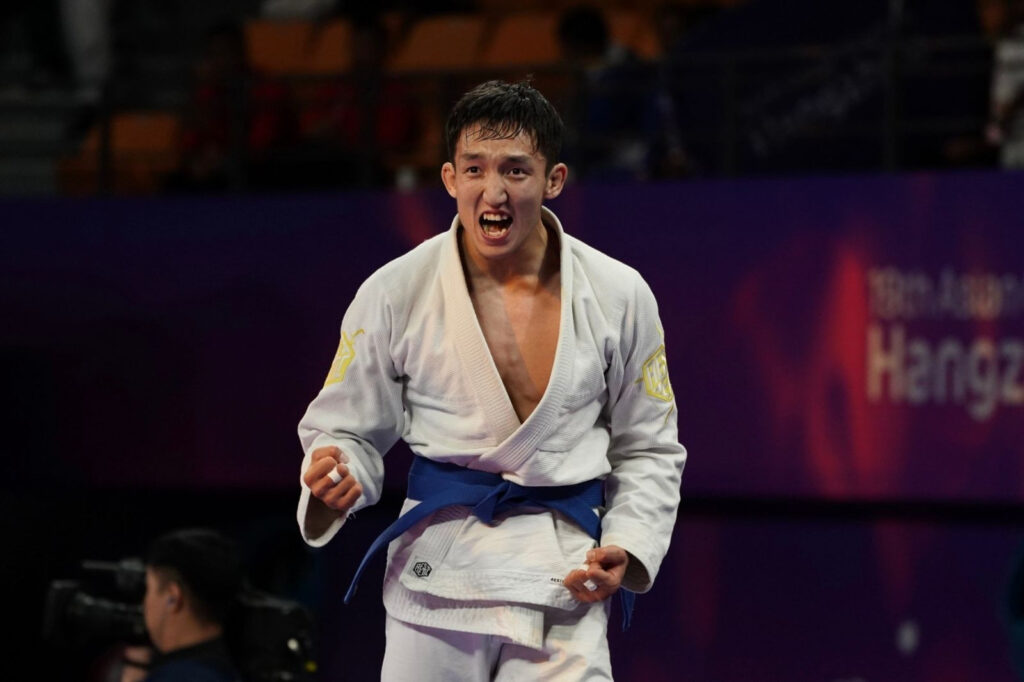 Казахстанец вышел в финал Азиатских пляжных игр-2026 по джиу-джитсу Нуржан Батырбеков