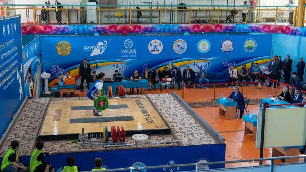 В Усть-Каменогорске стартовал чемпионат Казахстана по тяжёлой атлетике среди юниоров